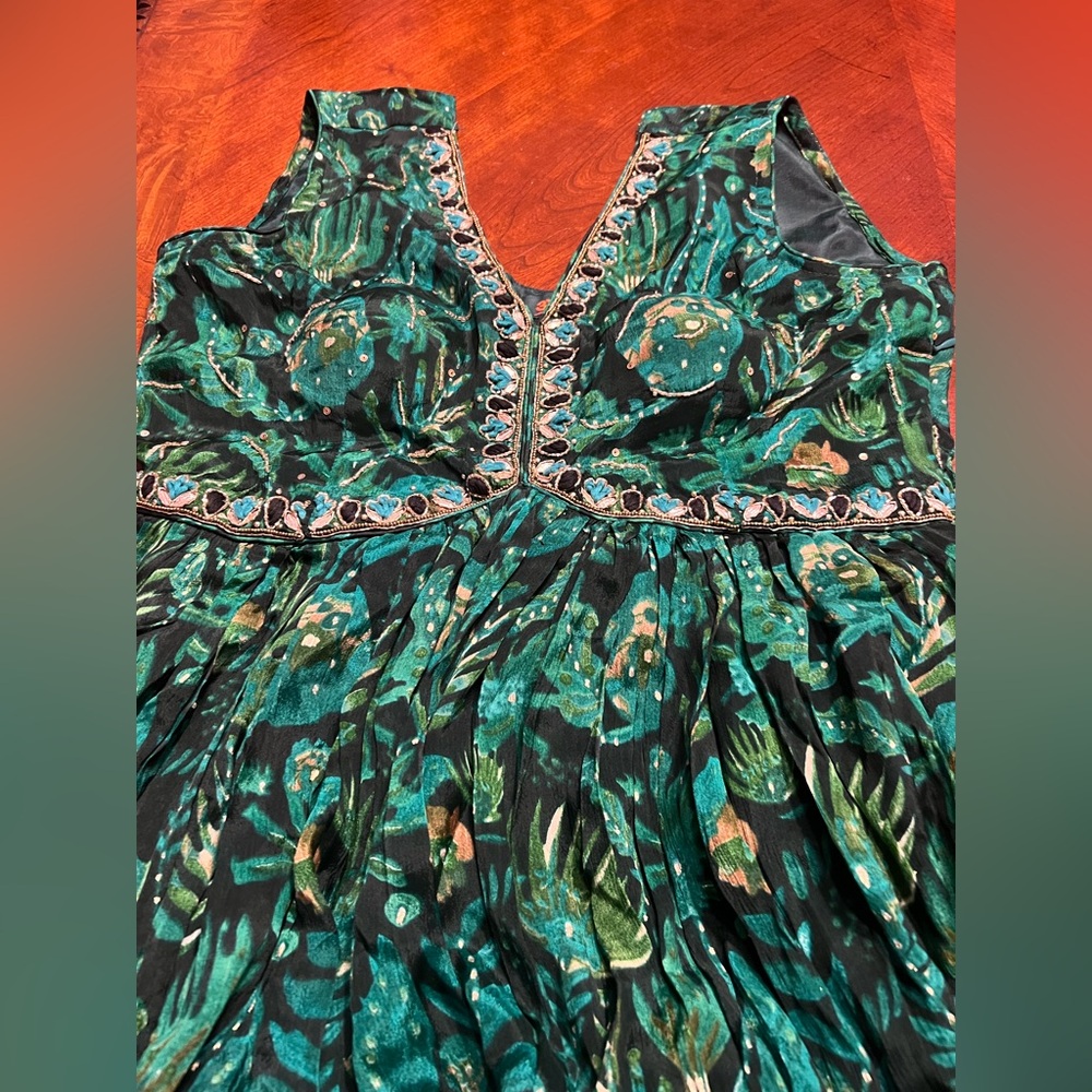 Elegant Green Sleeveless Dress, crepe with dupatta - Picture 9 of 17